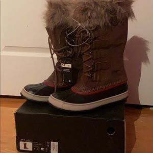 Snow boots